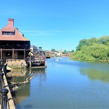 Idyllic Thames Riverside Apartment With Free Parking Айслворт Екстер'єр фото