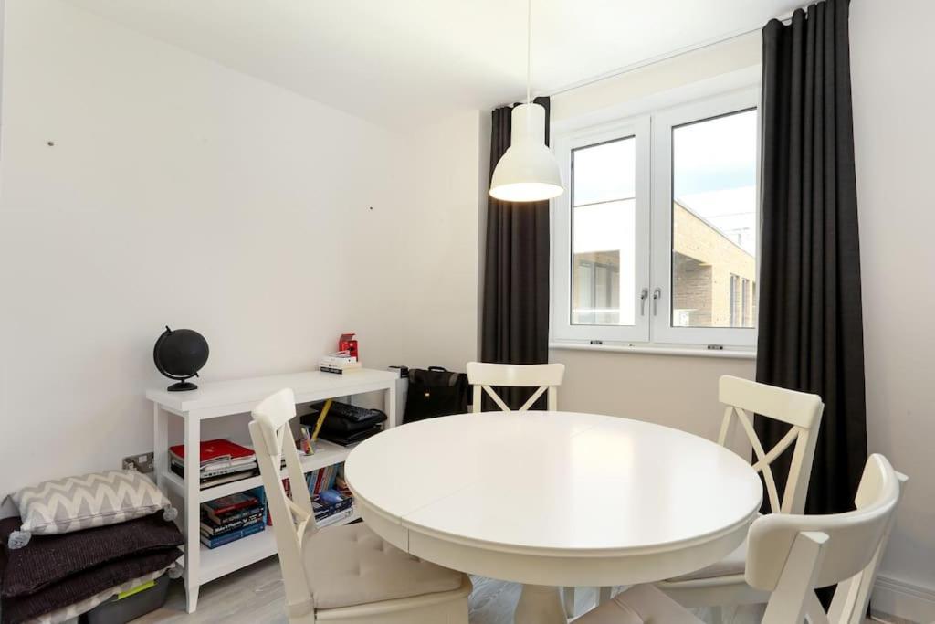 Idyllic Thames Riverside Apartment With Free Parking Айслворт Екстер'єр фото