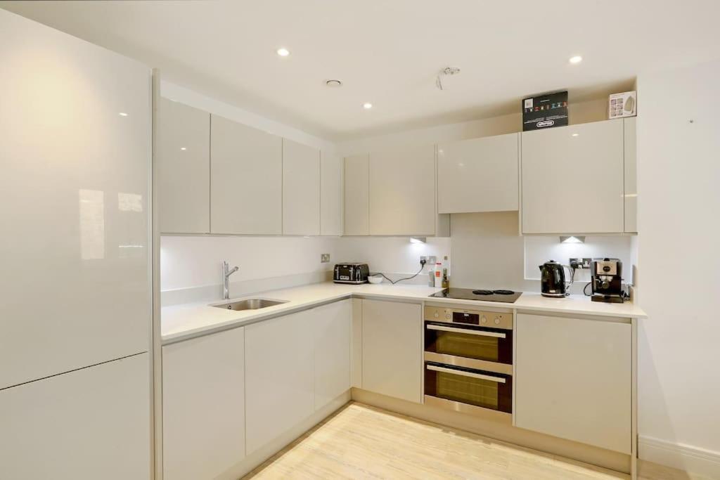 Idyllic Thames Riverside Apartment With Free Parking Айслворт Екстер'єр фото